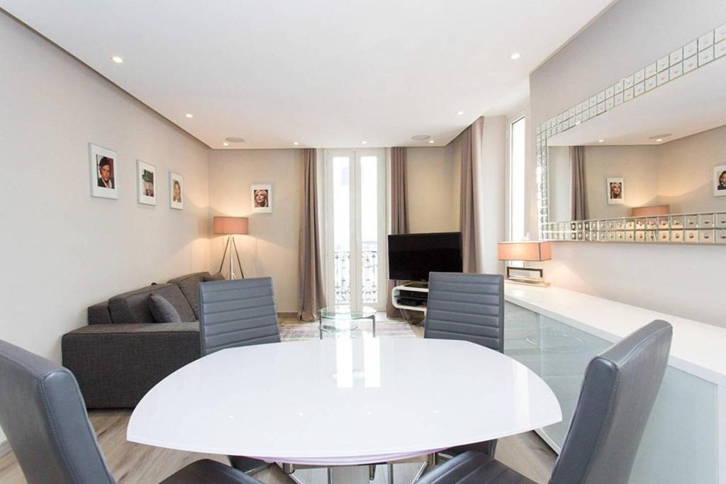 1 bedroom in front of the Palais! photo 4