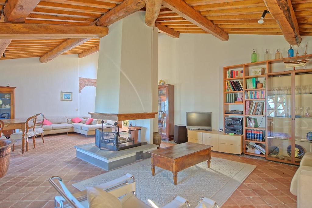 Villa Camaiore by PosarelliVillas photo 1