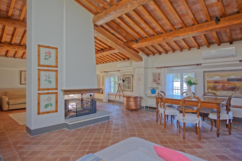 Villa Camaiore by PosarelliVillas photo 3