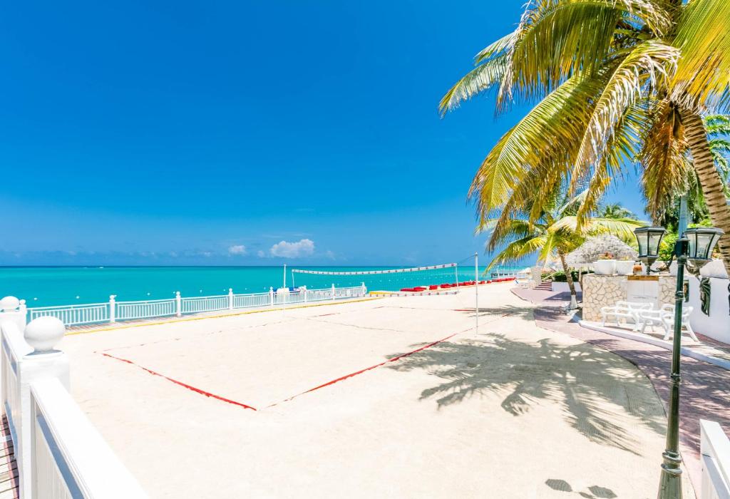Royal Decameron Montego Beach Resort - All Inclusive