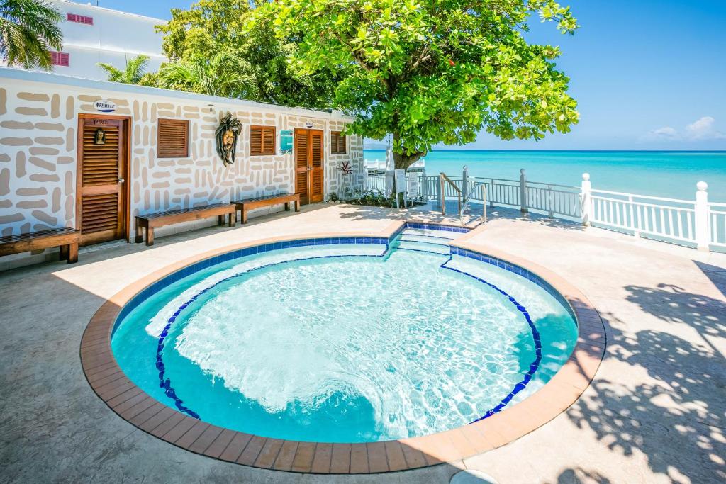 Royal Decameron Montego Beach Resort - All Inclusive photo 1