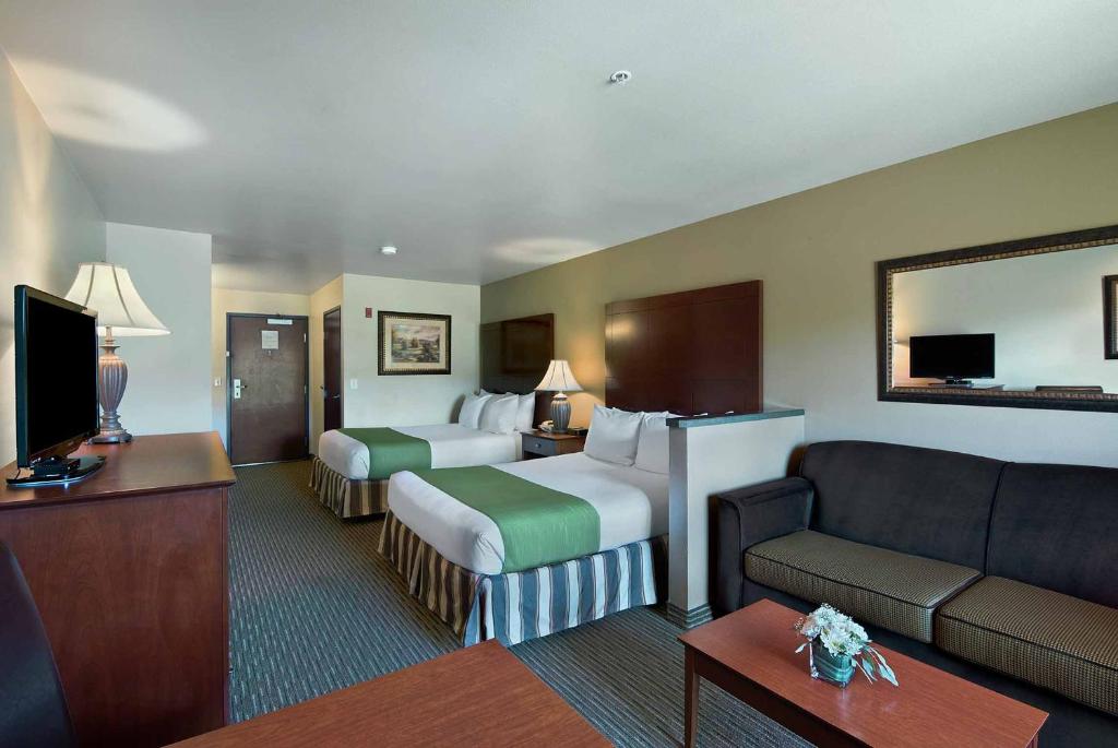 Oxford Suites Yakima photo 4
