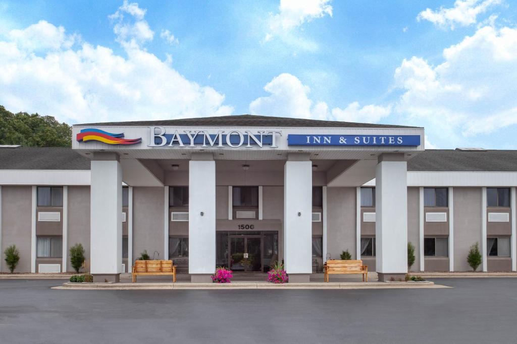 Baymont by Wyndham Grand Haven photo 1