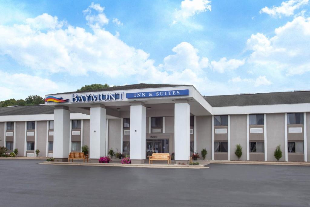 Baymont by Wyndham Grand Haven photo 2