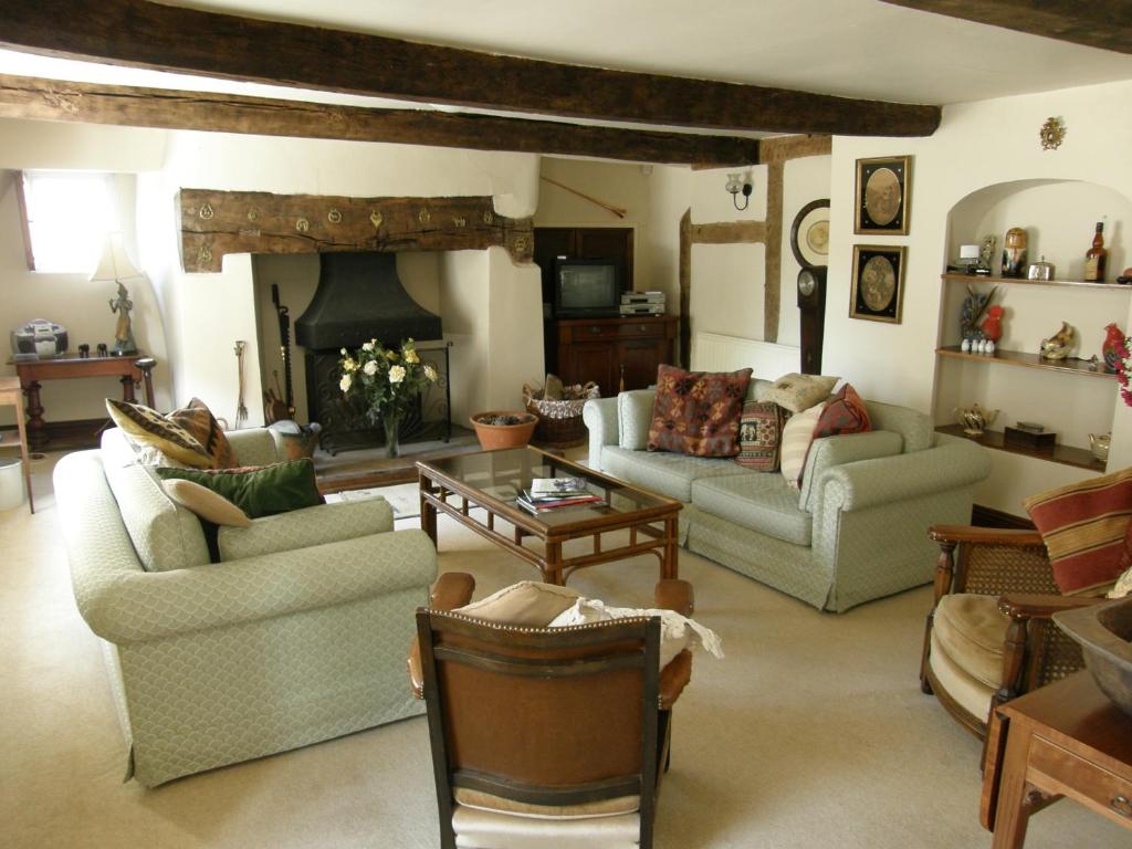 Lea House Bed and Breakfast - Tap to explore photos