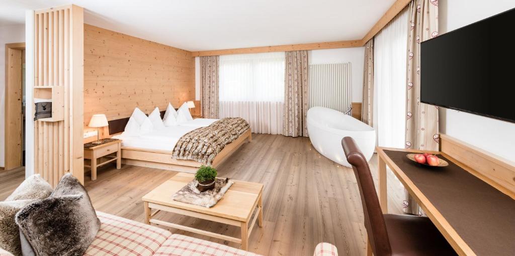 Boutique Hotel Nives - Luxury & Design in the Dolomites photo 2