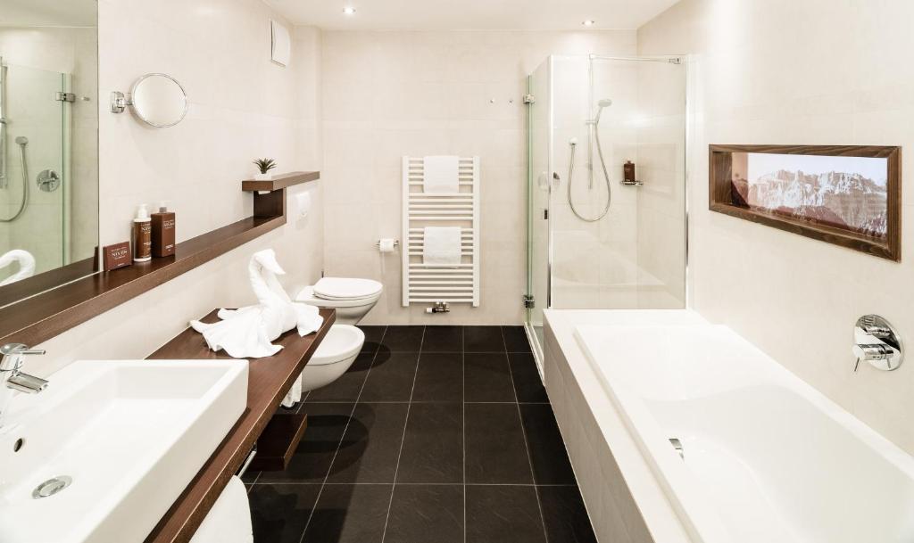 Boutique Hotel Nives - Luxury & Design in the Dolomites photo 3