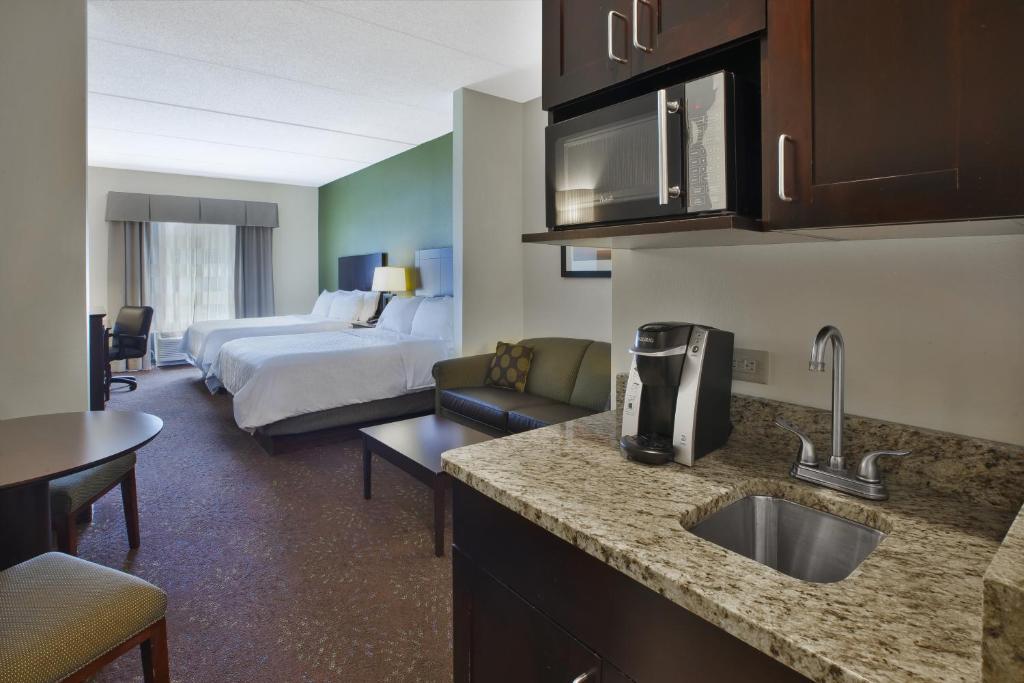 Holiday Inn Express & Suites Geneva Finger Lakes, an IHG Hotel photo 3