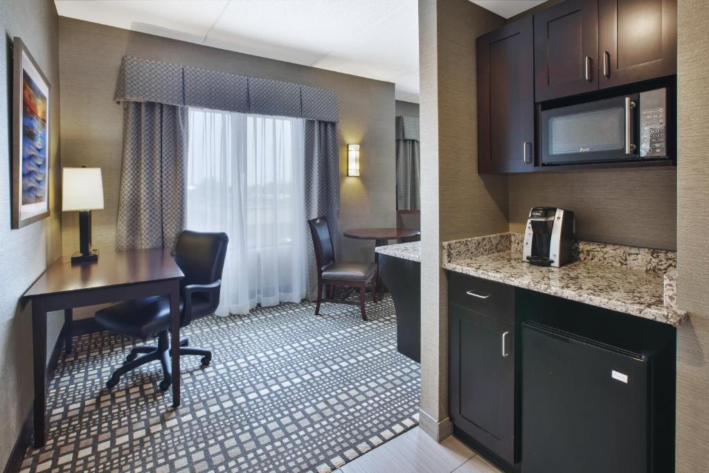 Holiday Inn Express & Suites Geneva Finger Lakes, an IHG Hotel photo 1
