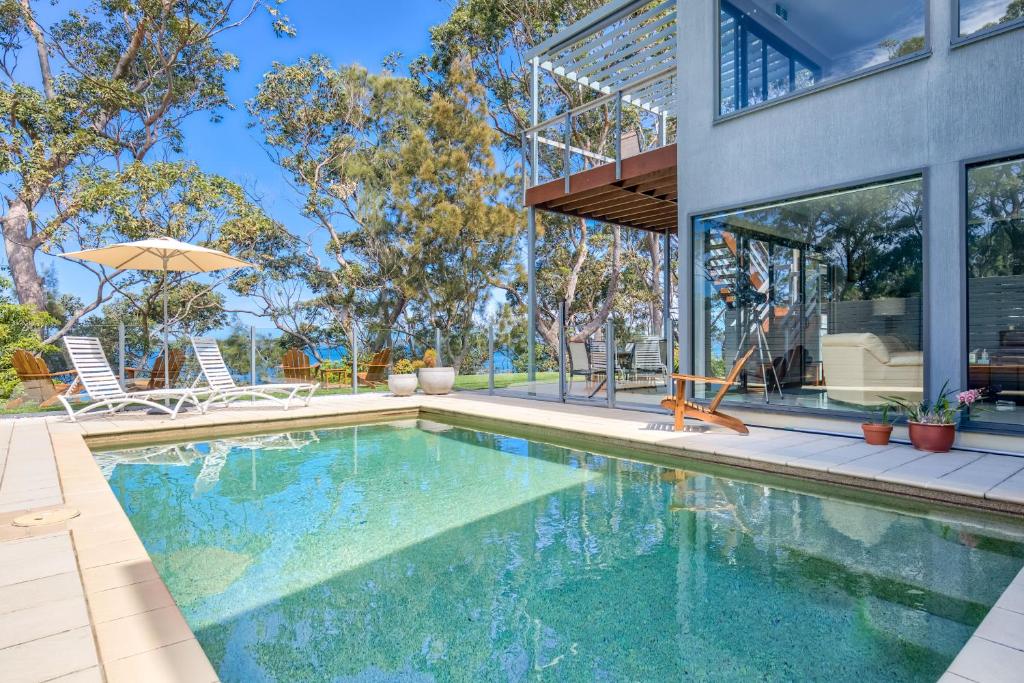 The Edgewater on Greville photo 4