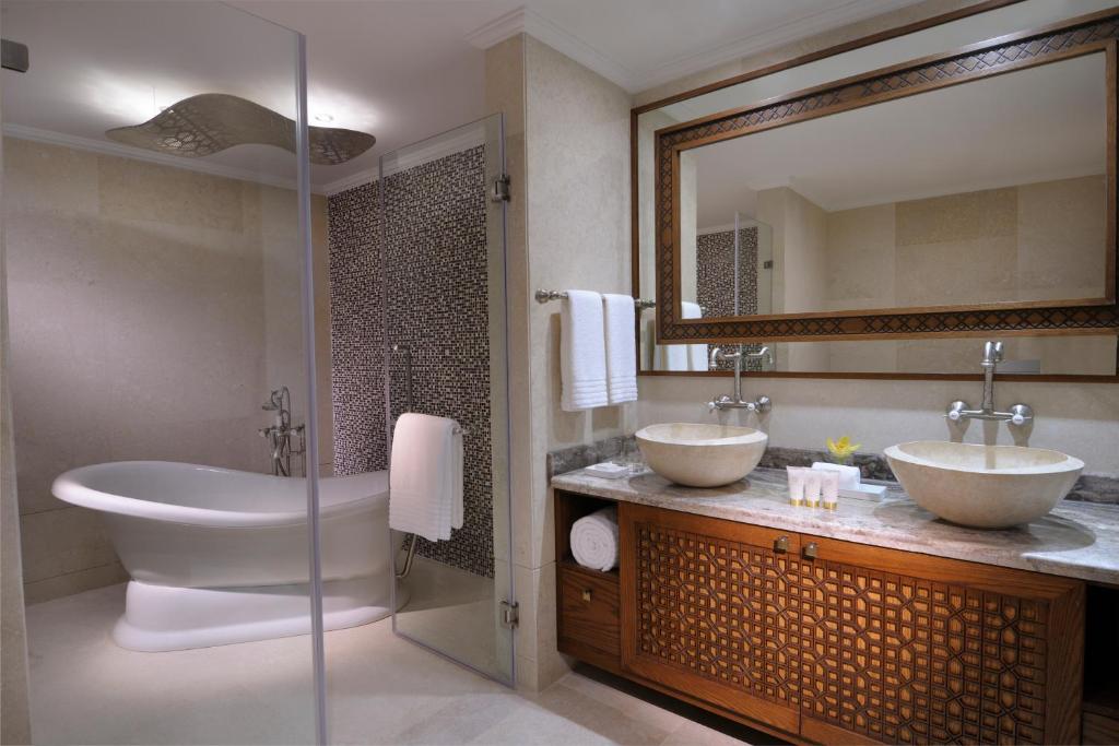 Сьюит (Полулюкс - Отель Al Bidda), Souq Waqif Boutique Hotels - Tivoli