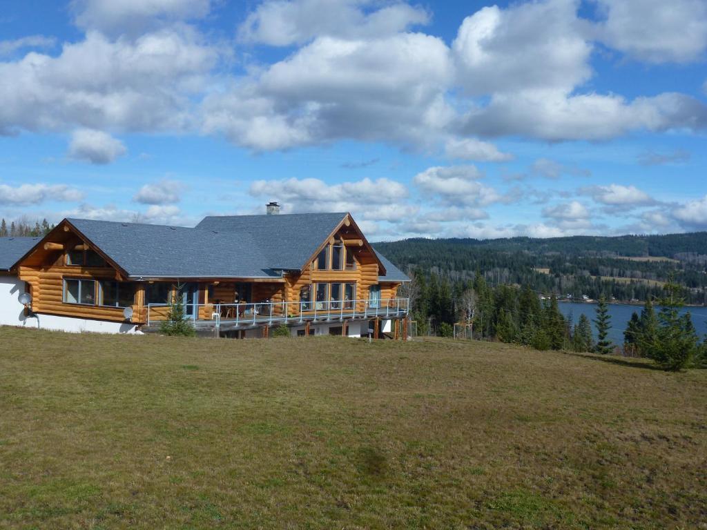 Little Black Bear Lodge/B&B