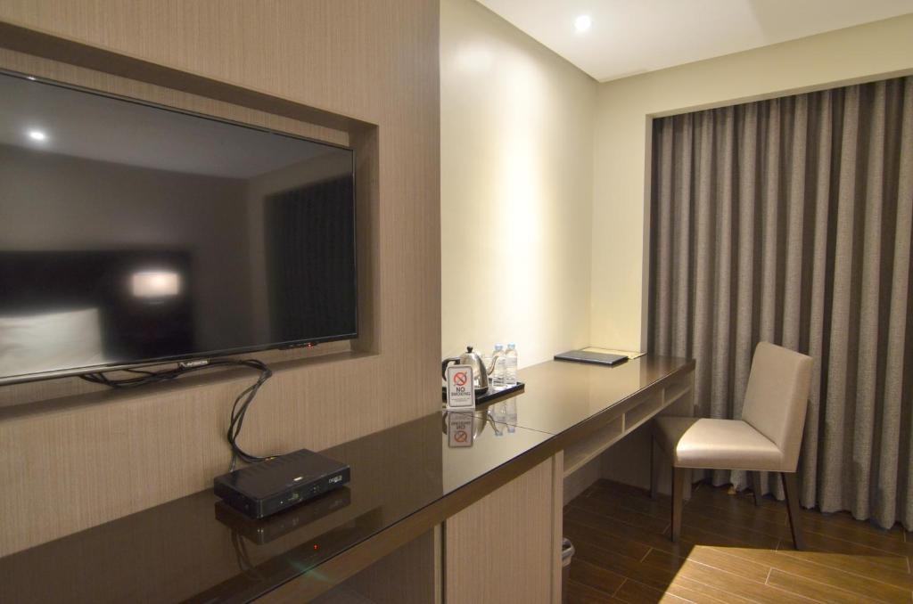 Pearl Garden Hotel Room Type - Deluxe King Room