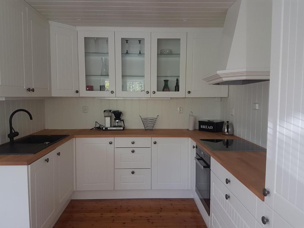 At The Lakeside - Villa photo 3