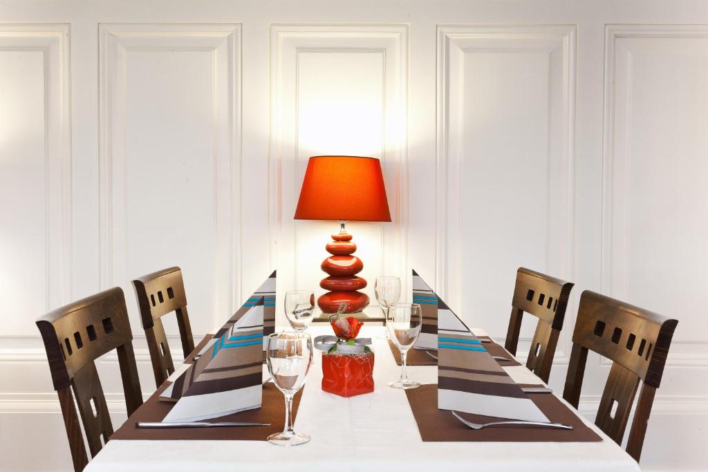 Hôtel Restaurant La Cigogne photo 1