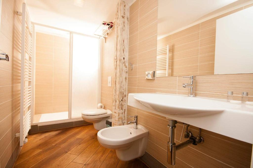 Апартаменты (Апартаменты с 3 спальнями в мансарде), Апартаменты Kozna Loft
