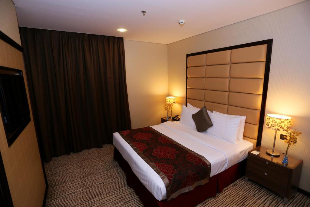 Сьюит (Семейный люкс с 1 спальней и видом на сад), Отель Al Hamra Hotel