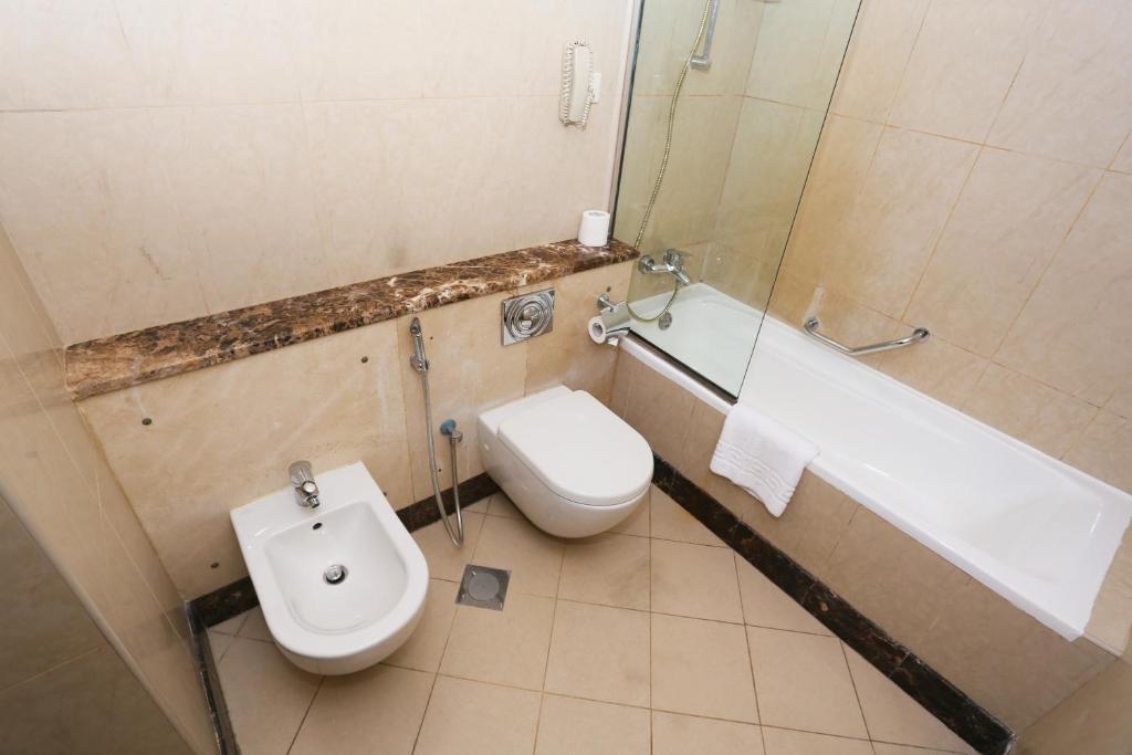 Двухместный (Номер Делюкс с кроватью размера «king-size»), Отель Al Hamra Hotel
