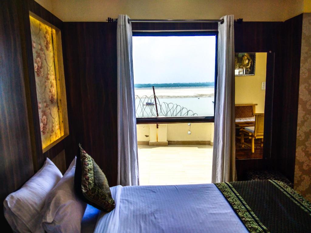 Сьюит (Kailash Suite with River View), Hotel Sri Omkar Palace