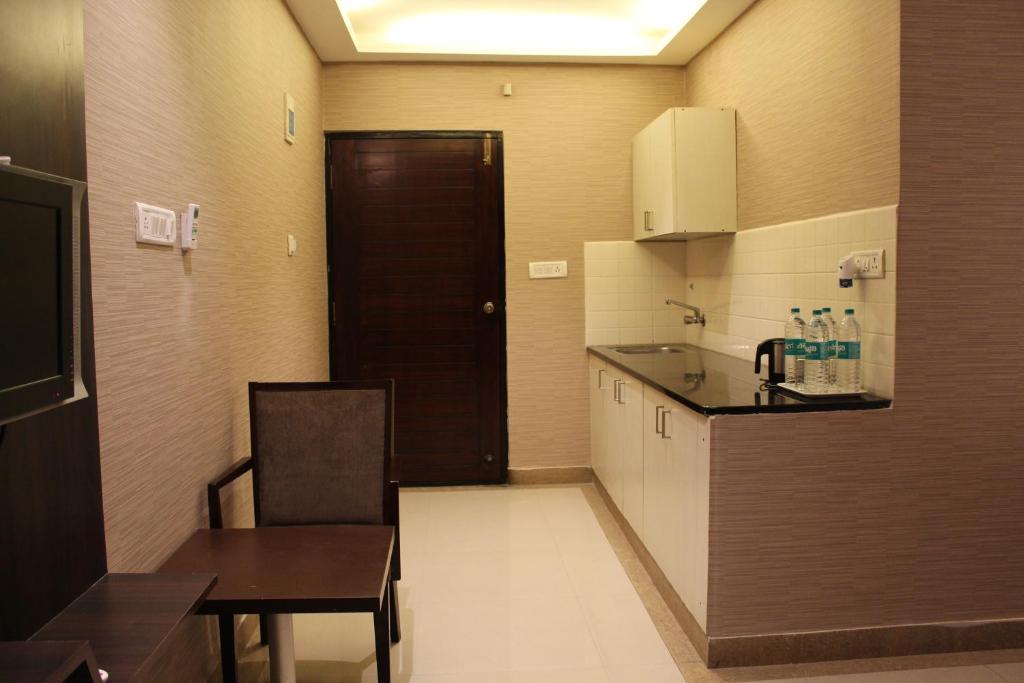 Сьюит (Улучшенный люкс), iWE Suites by Pathtrails