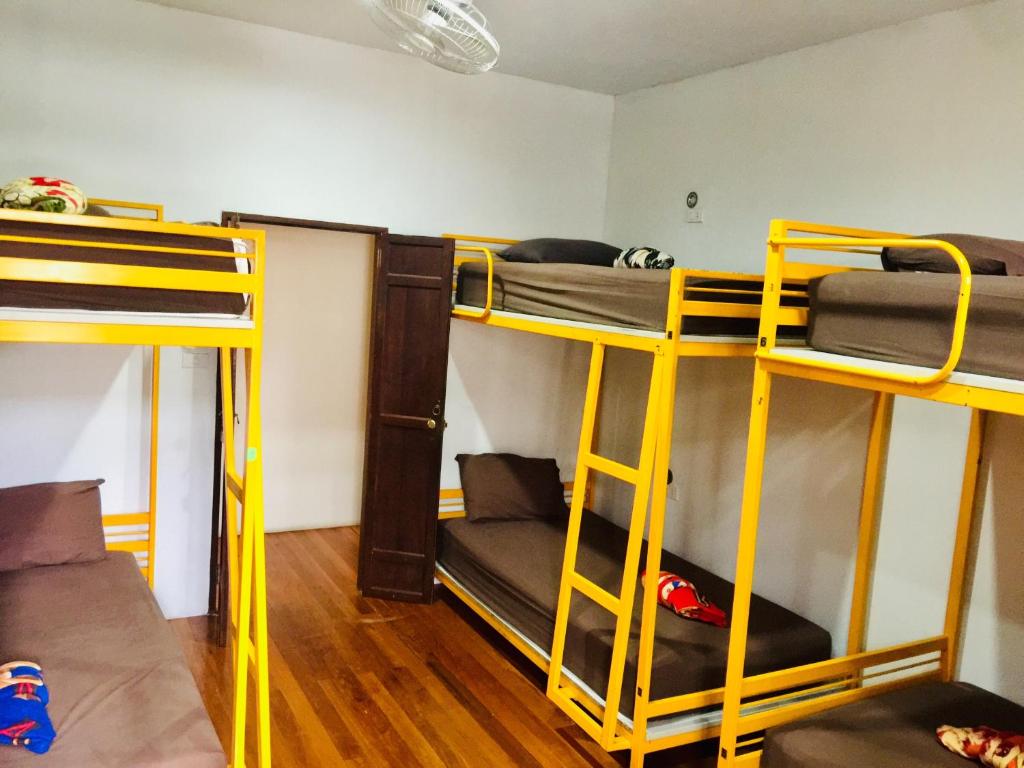 Номер (Кровать в общем 6-местном номере для мужчин и женщин), Хостел Phuket Sunny