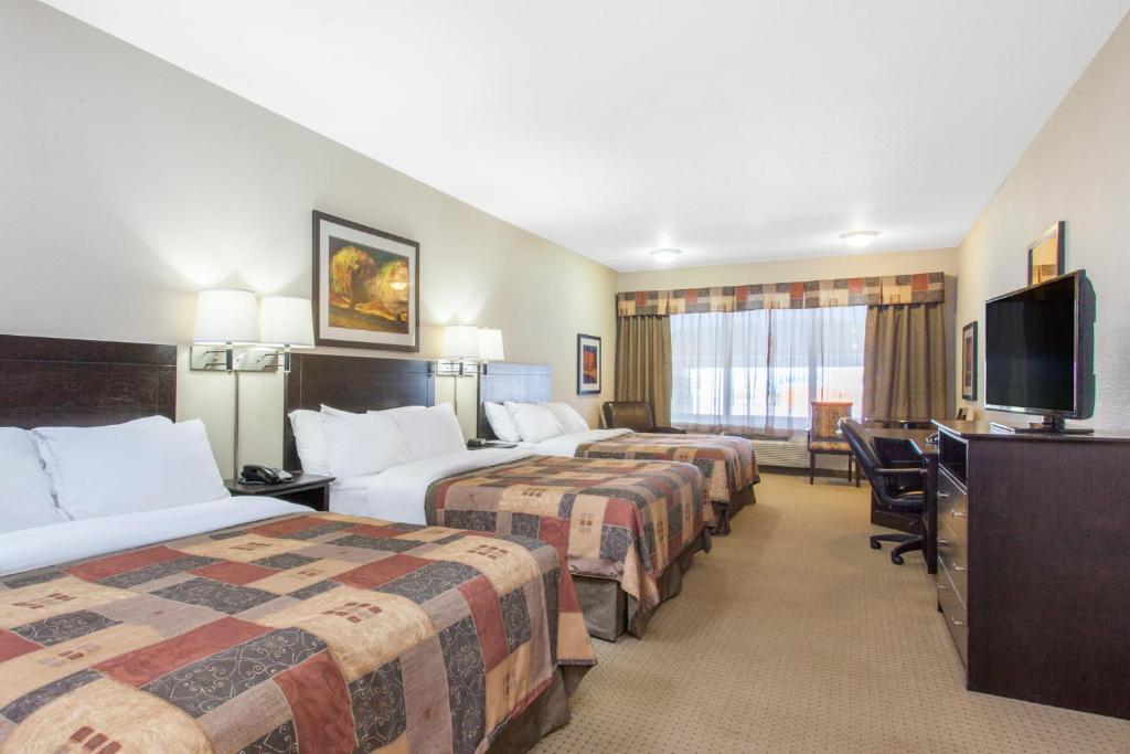 Ramada by Wyndham Pincher Creek photo 3