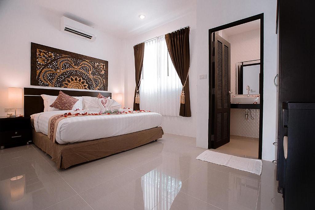 Вилла (Three-Bedroom Villa with Private Pool and Outdoor Hot Tub), Lux Family Villas