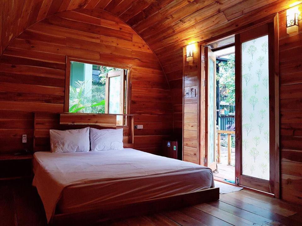 Номер (Бунгало Делюкс), Central Backpackers Hostel - Catba