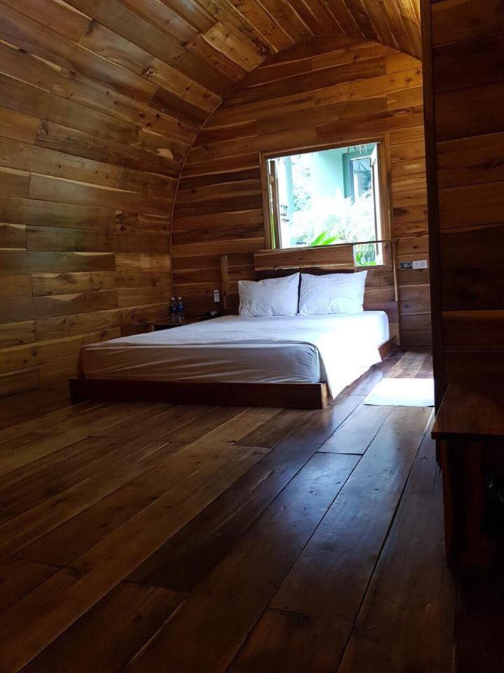 Номер (Бунгало Делюкс), Central Backpackers Hostel - Catba