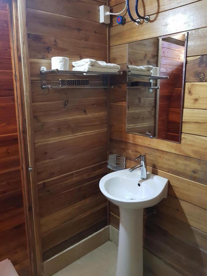 Номер (Бунгало Делюкс), Central Backpackers Hostel - Catba