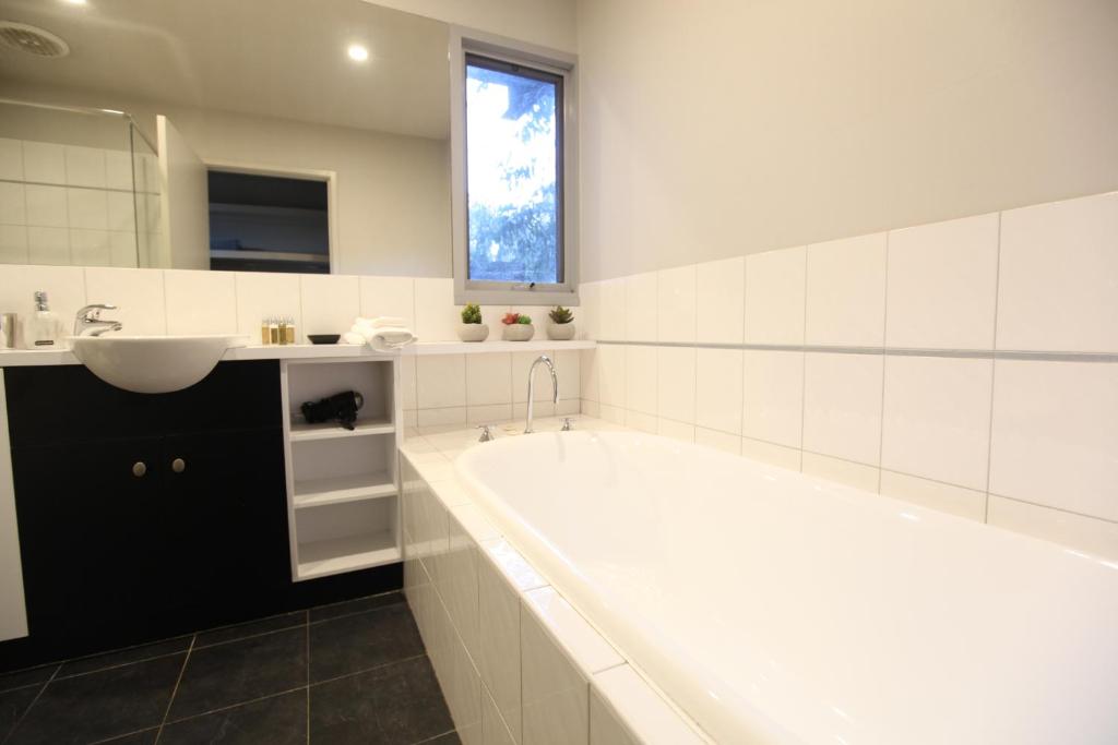 Lorne Luxury photo 2