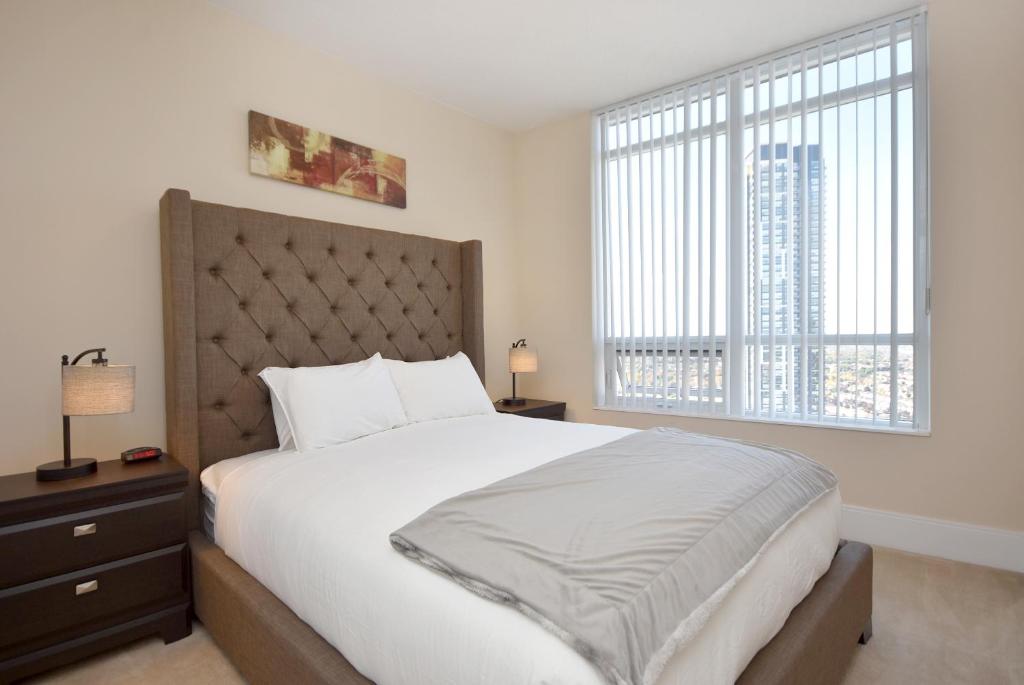 Royal Stays Furnished Apartments - Square One photo 1