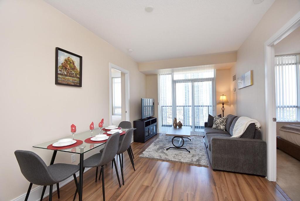 Royal Stays Furnished Apartments - Square One photo 3