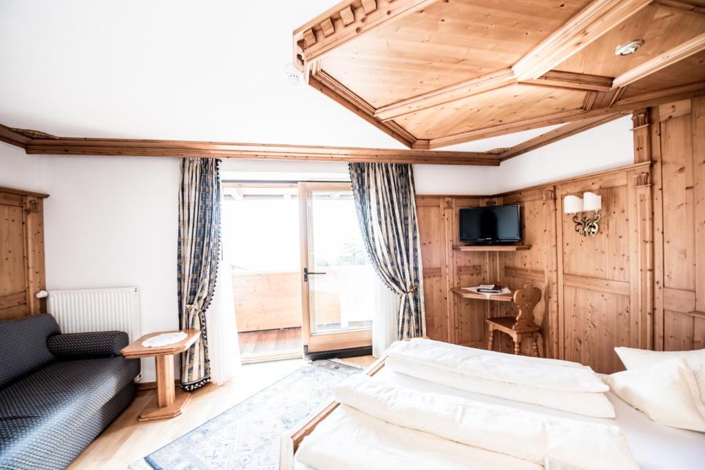 Hotel Enzian Genziana photo 3