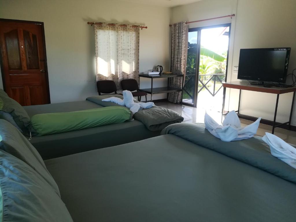 BN Resort Room Type - Family Room with Lake View