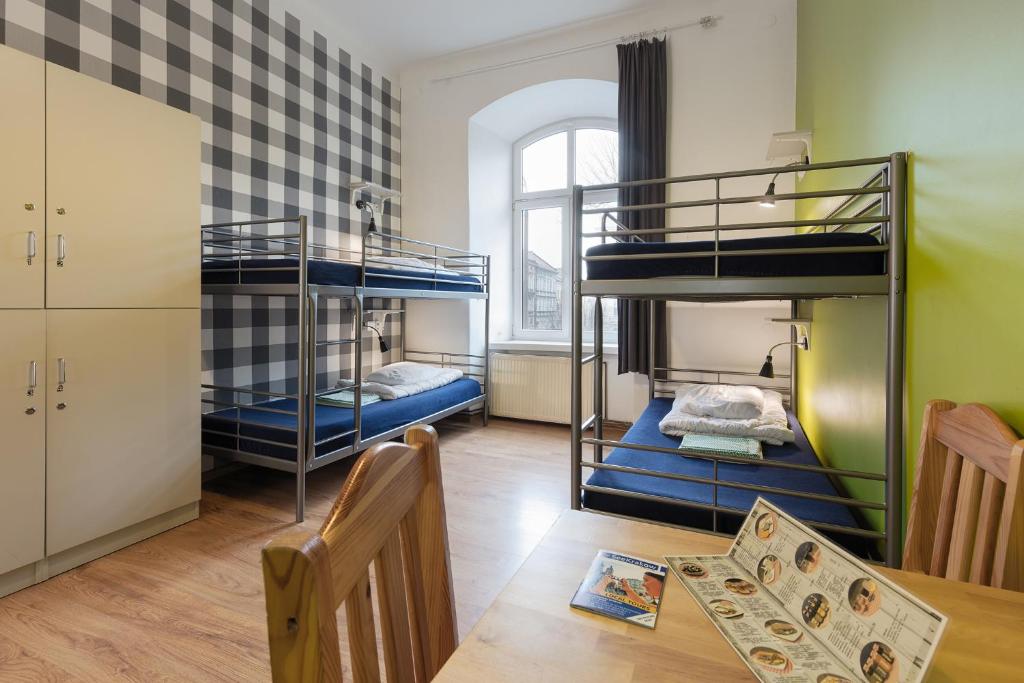 Семейный (Номер для 6 человек с собственной ванной комнатой), Atlantis Hostel