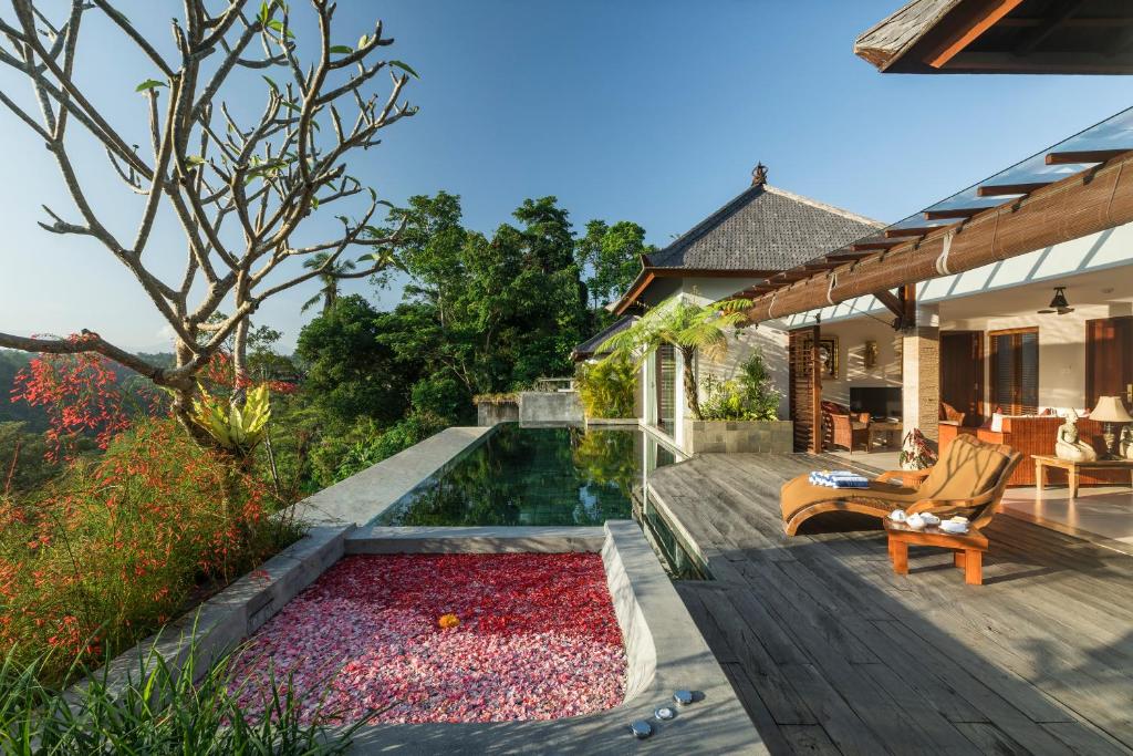 Ayuterra Resort - Tap to explore photos