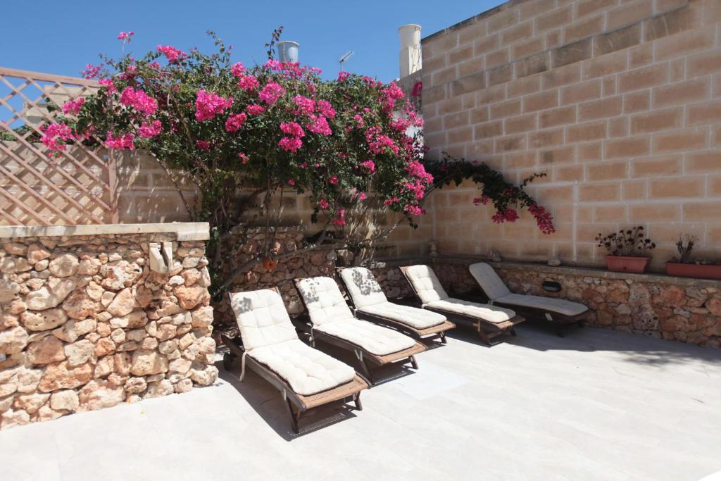 Villa Aya - 2 Bedroom with Shared Pool photo 4