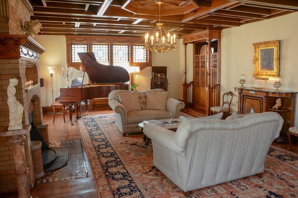 The Towers Bed & Breakfast photo 2