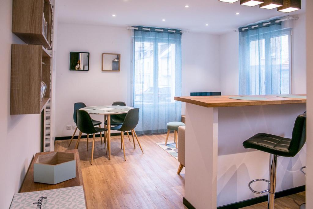 DOUCES NUITS CAENNAISES - Parking Privé inclus, centre ville photo 3