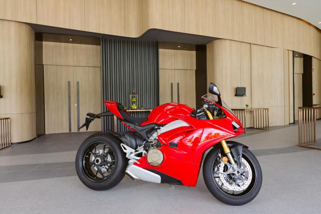 Modena by Fraser Buriram photo 4