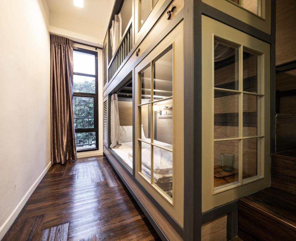 Номер (Кровать в общем 4-местном номере для мужчин и женщин), Warm Window Silom