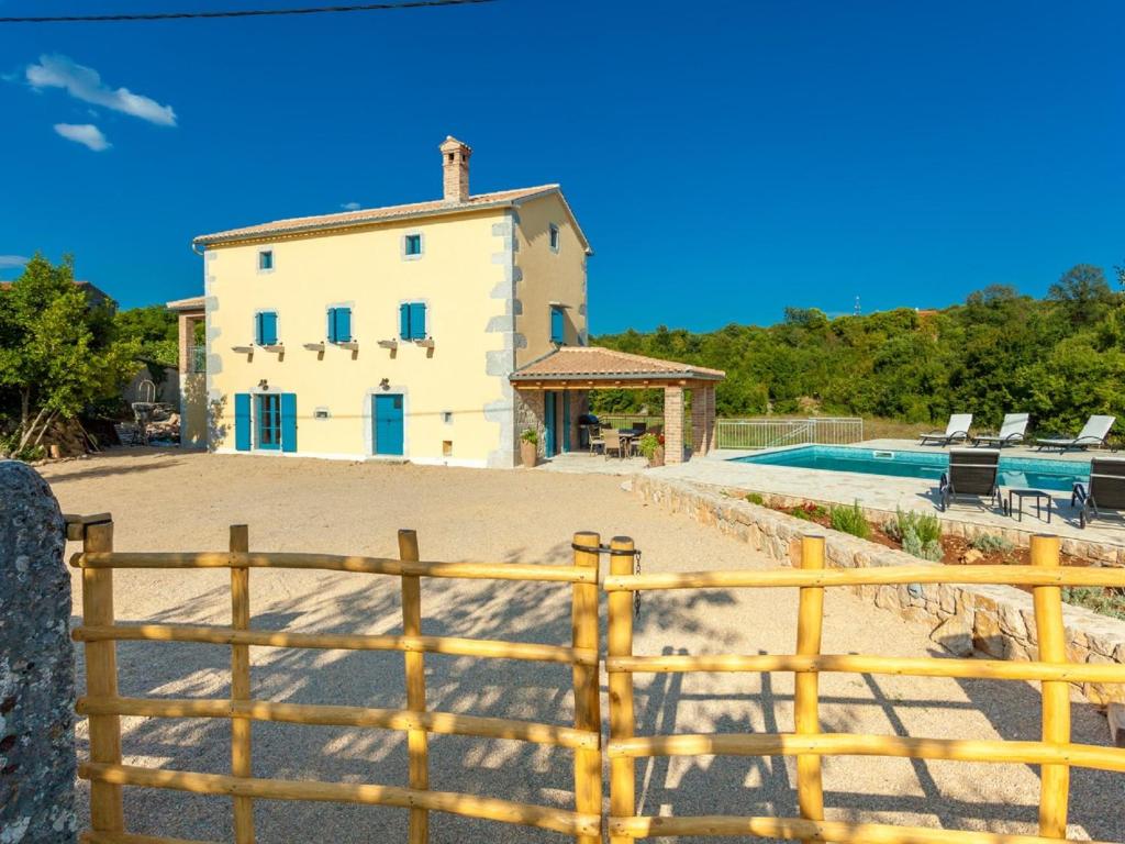 Gorgeous villa in Malinska with private pool photo 3