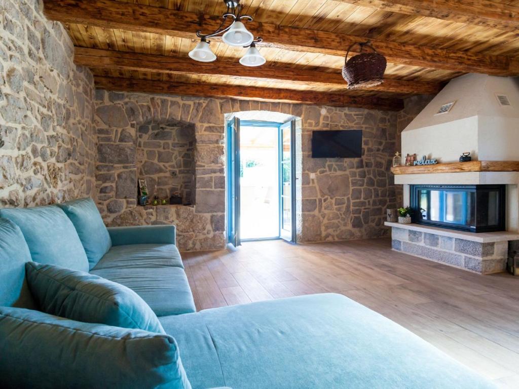 Gorgeous villa in Malinska with private pool photo 1
