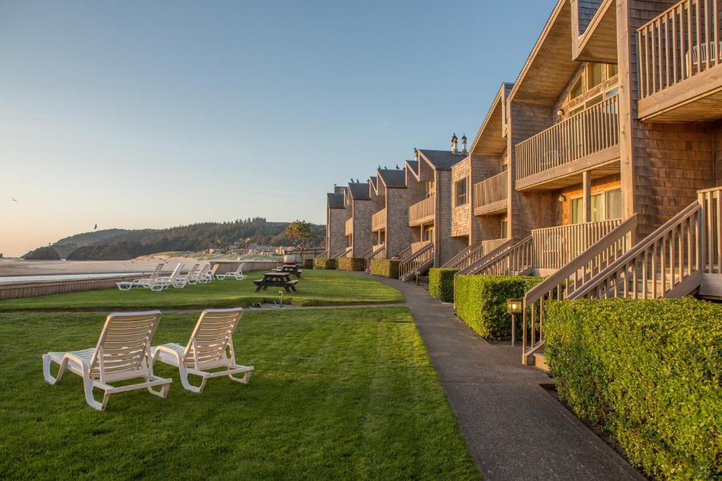 Schooner's Cove Inn image