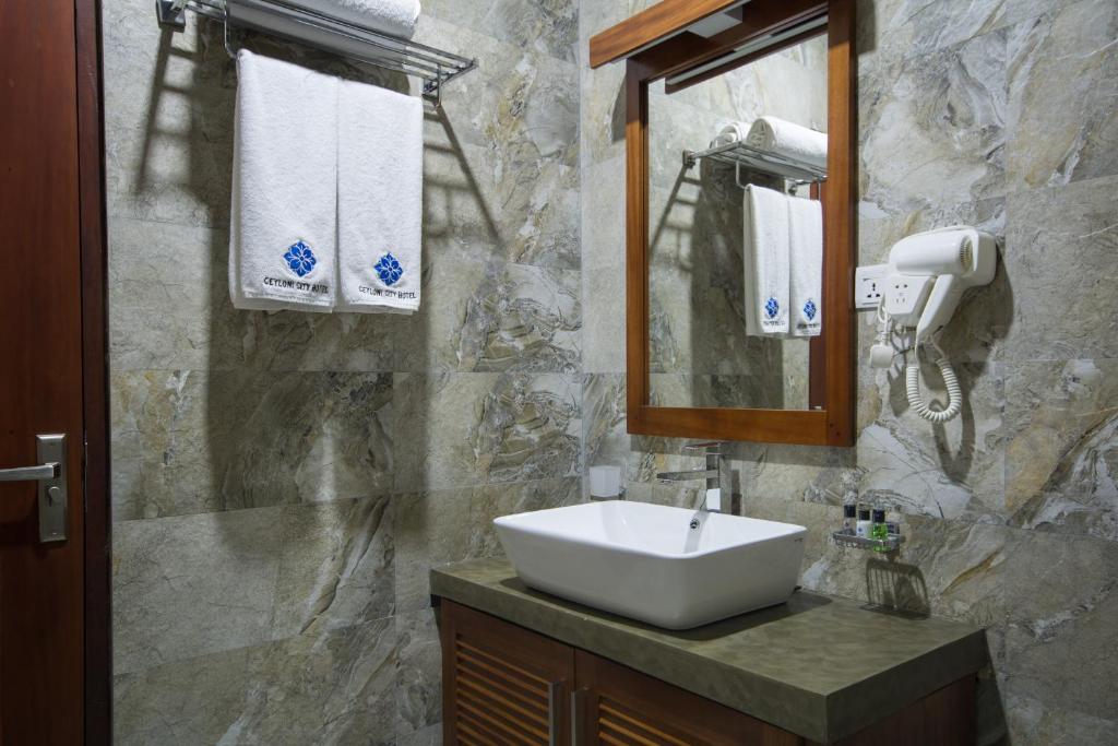 Двухместный (Deluxe Twin Room with Free 24 hours Check in & Check out), Ceyloni Inn