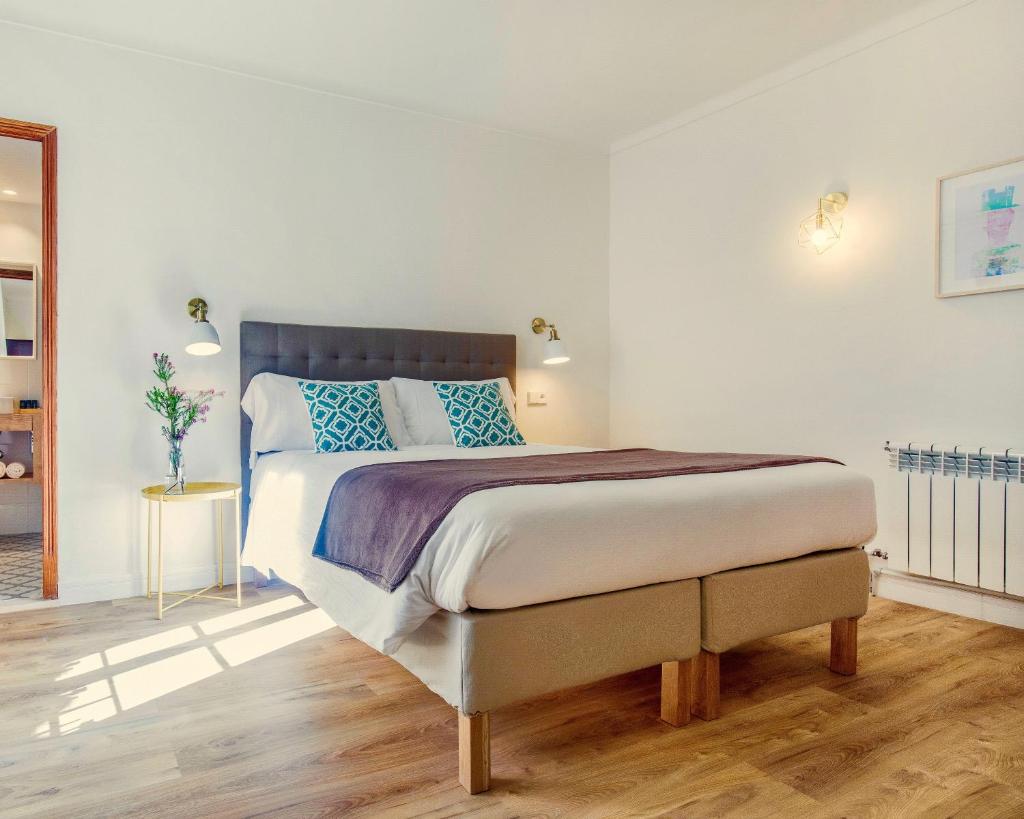 Двухместный (Улучшенный двухместный номер с 1 кроватью), Senda Caimari Hotel