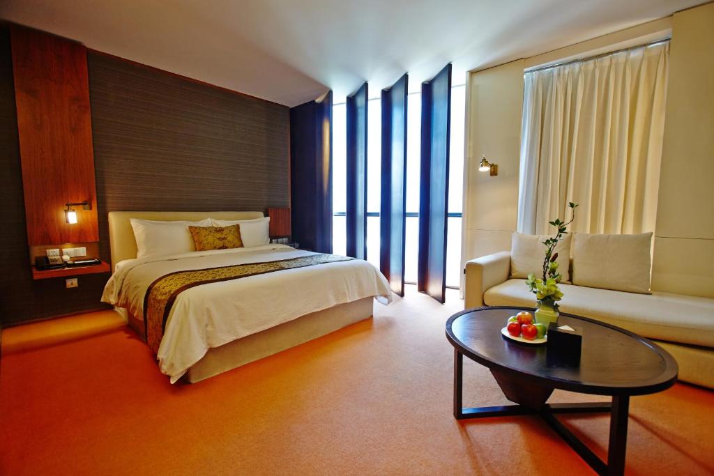 Двухместный (Элегантный номер с кроватью размера «queen-size»), Hotel MoMc