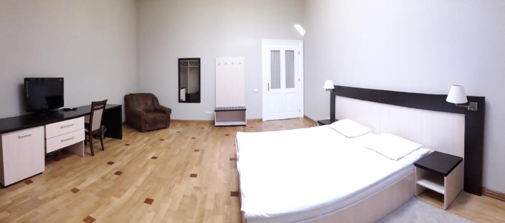 Mini-Hotel Under The Roof photo 2