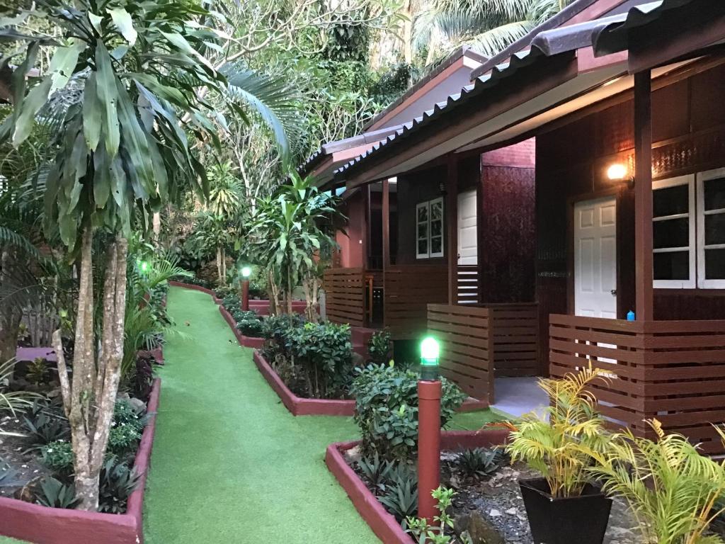 Номер (Улучшенное бунгало), The Grand Tree Resort